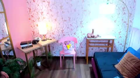 Vaiolet Harris online show from July 26, 2026, 11:39 am