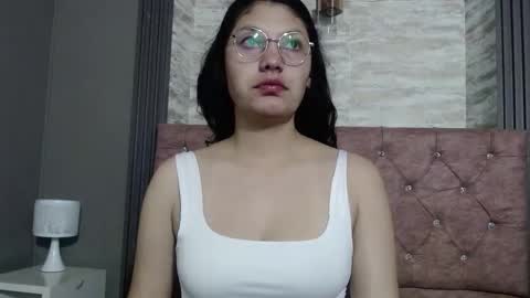 Snapshot of vainilla_cam chatting on February 9, 2026, 1:42 am Vainilla online show from February 9, 2026, 1:42 am