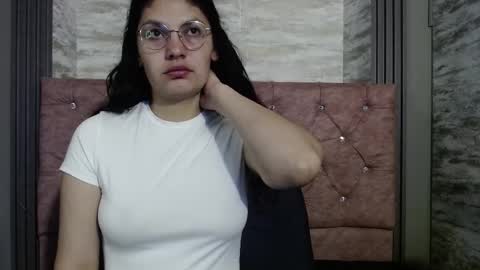 Snapshot of vainilla_cam chatting on February 10, 2026, 2:04 am Vainilla online show from February 10, 2026, 2:04 am