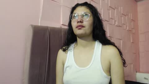 Snapshot of vainilla_cam chatting on February 26, 2026, 12:20 am Vainilla online show from February 26, 2026, 12:20 am