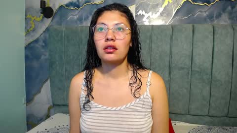 Snapshot of vainilla_cam chatting on April 11, 2026, 2:05 am Vainilla online show from April 11, 2026, 2:05 am