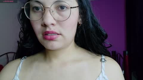 Snapshot of vainilla_cam chatting on April 19, 2026, 2:22 am Vainilla online show from April 19, 2026, 2:22 am