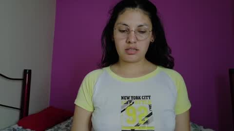 Snapshot of vainilla_cam chatting on May 7, 2026, 1:55 am Vainilla online show from May 7, 2026, 1:55 am