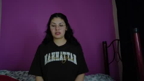 Snapshot of vainilla_cam chatting on May 11, 2026, 1:44 am Vainilla online show from May 11, 2026, 1:44 am