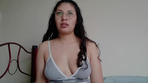 Snapshot of vainilla_cam chatting on May 21, 2026, 12:34 pm Vainilla online show from May 21, 2026, 12:34 pm