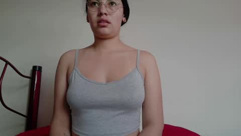 Snapshot of vainilla_cam chatting on May 27, 2026, 12:24 pm Vainilla online show from May 27, 2026, 12:24 pm