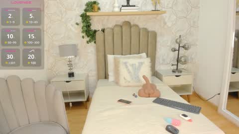 Snapshot of vaiolet__ chatting on December 10, 2024, 8:05 pm Vaiolet online show from December 10, 2024, 8:05 pm