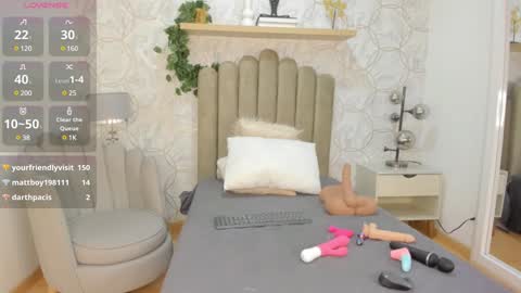 Snapshot of vaiolet__ chatting on December 12, 2024, 10:52 pm Vaiolet online show from December 12, 2024, 10:52 pm