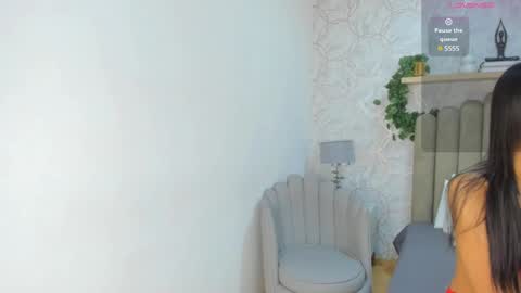 Snapshot of vaiolet__ chatting on December 15, 2024, 7:53 pm Vaiolet online show from December 15, 2024, 7:53 pm