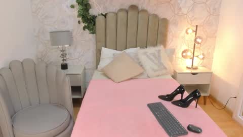 Snapshot of vaiolet__ chatting on January 11, 2025, 7:49 pm Vaiolet online show from January 11, 2025, 7:49 pm