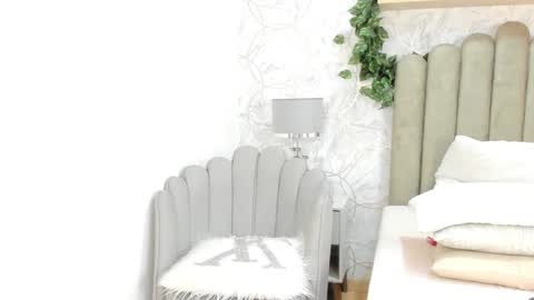 Snapshot of vaiolet__ chatting on January 29, 2025, 11:04 pm Vaiolet online show from January 29, 2025, 11:04 pm