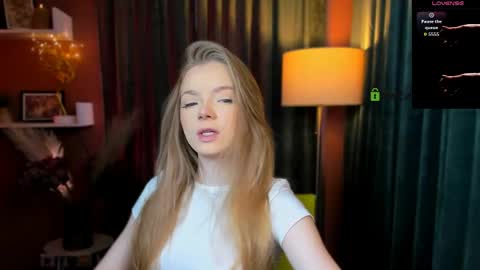 vaiolet_lovely online show from May 4, 2026, 5:03 am