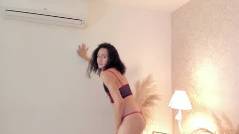 Snapshot of vaioletgirl_1 chatting on April 28, 2026, 10:37 pm Vaiolet online show from April 28, 2026, 10:37 pm