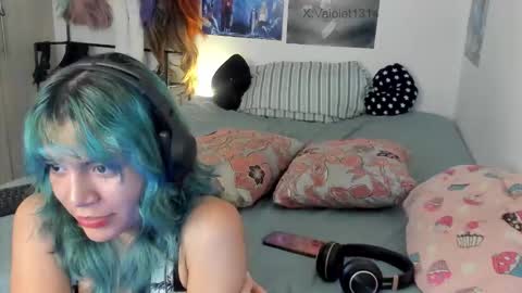 Vaiolet1314 online show from December 5, 2025, 4:43 am