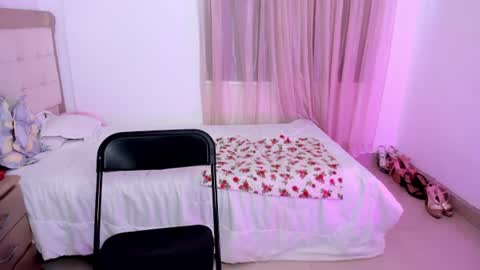 Snapshot of vale_kross chatting on June 20, 2026, 3:04 pm HI IM NEW online show from June 20, 2026, 3:04 pm