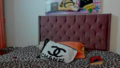 Snapshot of valen_brown chatting on February 24, 2026, 4:43 am Valentina online show from February 24, 2026, 4:43 am