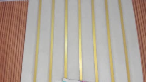 Valen  online show from April 16, 2026, 6:41 pm