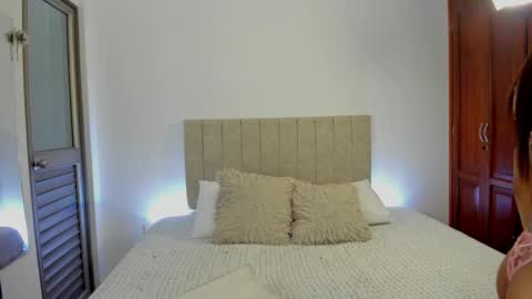 Snapshot of valen_sweet01 chatting on October 28, 2025, 2:20 pm valentina online show from October 28, 2025, 2:20 pm