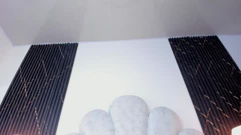 Snapshot of valenrosse_ chatting on April 25, 2026, 1:41 pm Valen online show from April 25, 2026, 1:41 pm