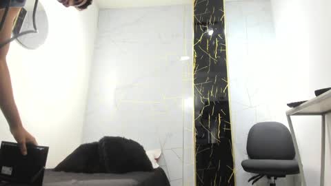 VALENTIN  online show from April 7, 2026, 3:29 am