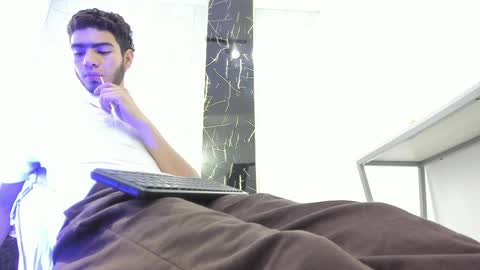 VALENTIN  online show from April 8, 2026, 4:23 am