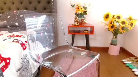 Valen Ferrer online show from December 19, 2024, 10:00 pm