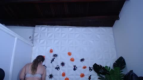 Valentina  online show from October 8, 2025, 9:12 pm