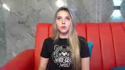 Snapshot of valentina_red18 chatting on March 4, 2026, 9:54 pm Valentina online show from March 4, 2026, 9:54 pm