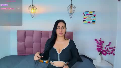 ValentinaJaramilloo online show from June 7, 2026, 1:37 pm