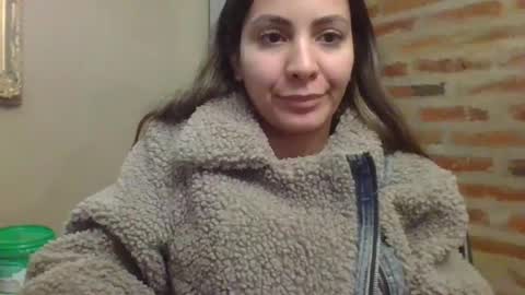 valentinaseleni24 online show from June 17, 2026, 12:02 am