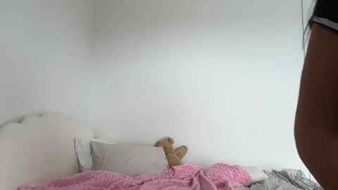 Valentina online show from September 30, 2025, 4:39 am