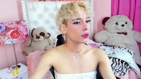 valentinee_xo online show from July 28, 2026, 6:09 am