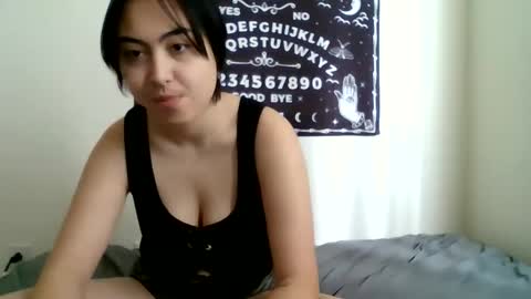 ValentineKitty online show from December 31, 2024, 6:13 pm