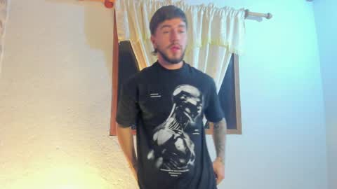 Snapshot of valentino2201 chatting on January 3, 2025, 12:22 am valentino online show from January 3, 2025, 12:22 am