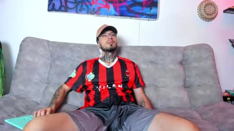 Snapshot of valentino_bel chatting on June 5, 2026, 3:29 pm Nick online show from June 5, 2026, 3:29 pm