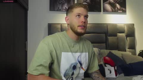 Snapshot of valentino_ferrari28 chatting on March 8, 2025, 10:34 pm Valentino Ferrari online show from March 8, 2025, 10:34 pm