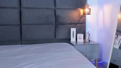 valentino moon online show from October 14, 2025, 3:18 am