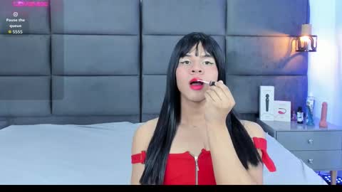 valentino moon online show from November 21, 2025, 2:32 am