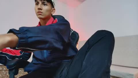 valentino_rey online show from May 4, 2026, 12:23 pm