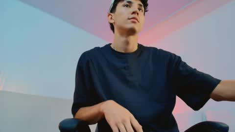 valentino_rey online show from May 23, 2026, 12:09 pm