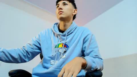 valentino_rey online show from May 30, 2026, 12:13 pm
