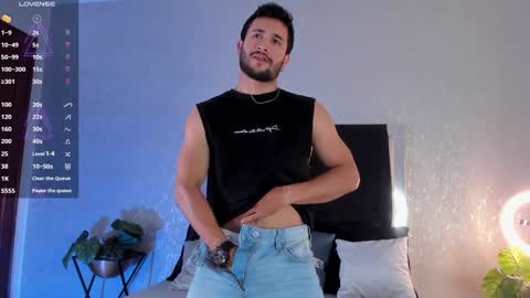 Snapshot of valentinoford chatting on December 9, 2024, 5:40 am Valentino online show from December 9, 2024, 5:40 am