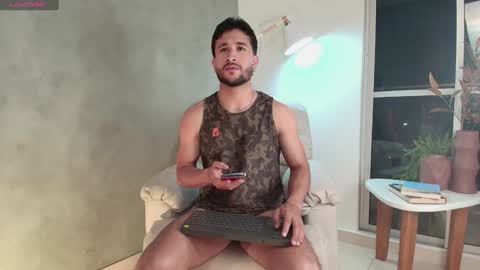 Snapshot of valentinoford chatting on January 18, 2025, 4:48 am Valentino online show from January 18, 2025, 4:48 am