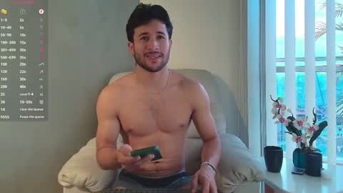 Snapshot of valentinoford chatting on February 26, 2025, 11:04 pm Valentino online show from February 26, 2025, 11:04 pm