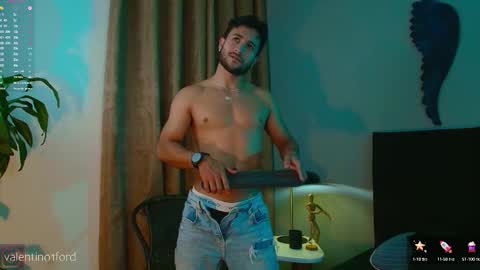 Snapshot of valentinoford chatting on September 29, 2025, 10:03 pm Valentino online show from September 29, 2025, 10:03 pm