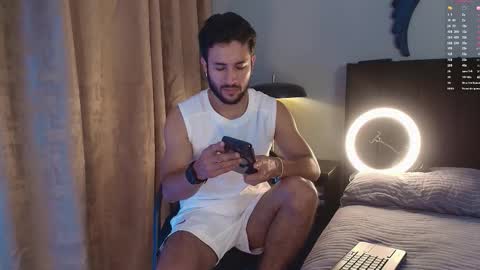 Snapshot of valentinoford chatting on December 1, 2025, 9:20 pm Valentino online show from December 1, 2025, 9:20 pm