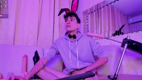 Valentino online show from March 10, 2025, 5:11 am