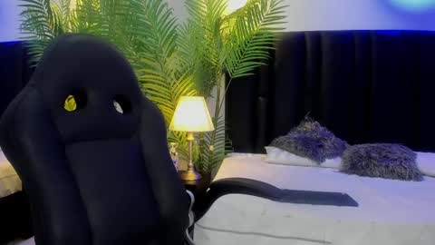 valeri_tafur online show from October 7, 2025, 11:07 am