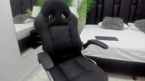 valeri_tafur online show from November 8, 2025, 11:10 am