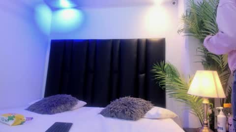 valeri_tafur online show from December 2, 2025, 11:04 am